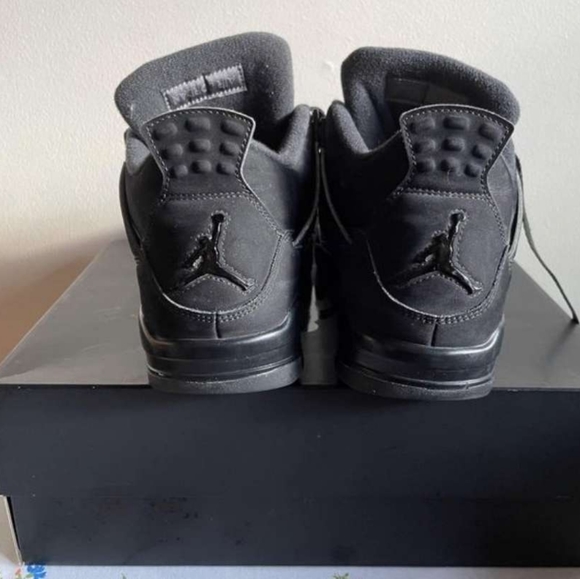 Black cats - Picture 2 of 6